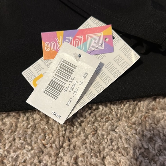 BNWT LulaRoe 3x Gigi top. Noir collection. - Picture 3 of 3